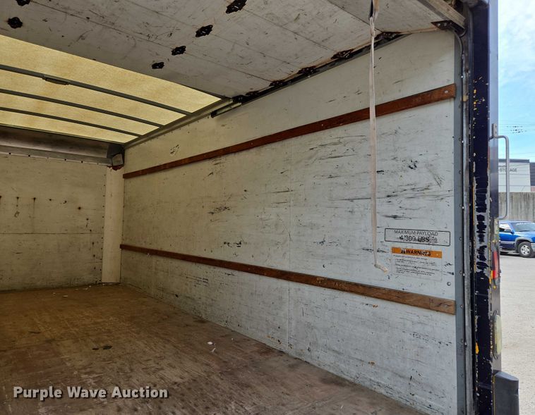 image for item EV1552 2012 GMC Magnavan box truck