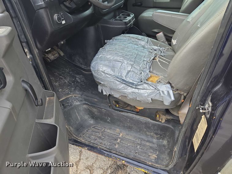 image for item EV1552 2012 GMC Magnavan box truck