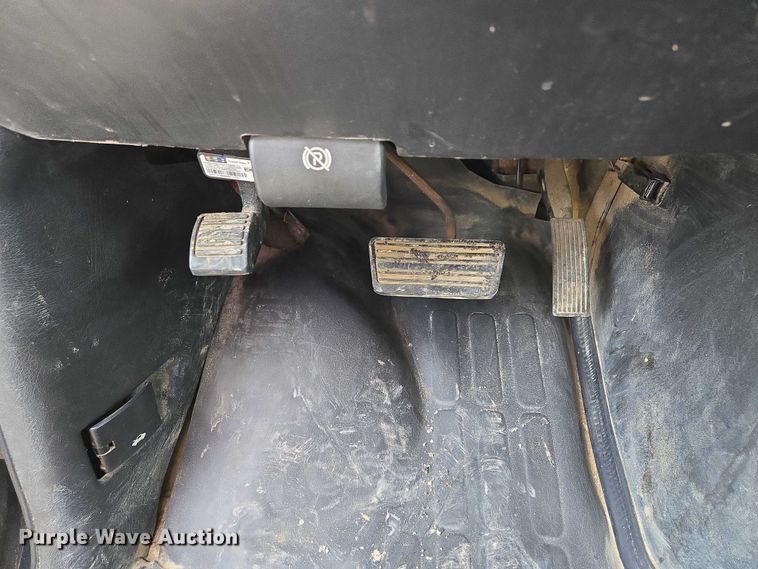 image for item EV1552 2012 GMC Magnavan box truck