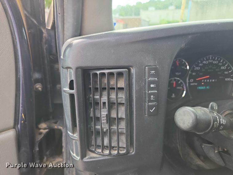 image for item EV1552 2012 GMC Magnavan box truck