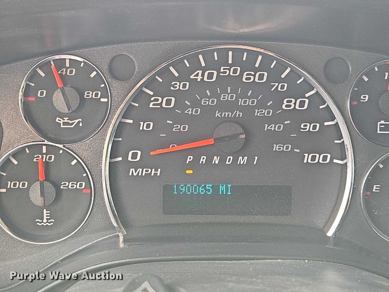 image for item EV1552 2012 GMC Magnavan box truck