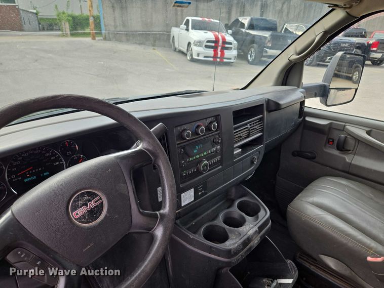 image for item EV1552 2012 GMC Magnavan box truck