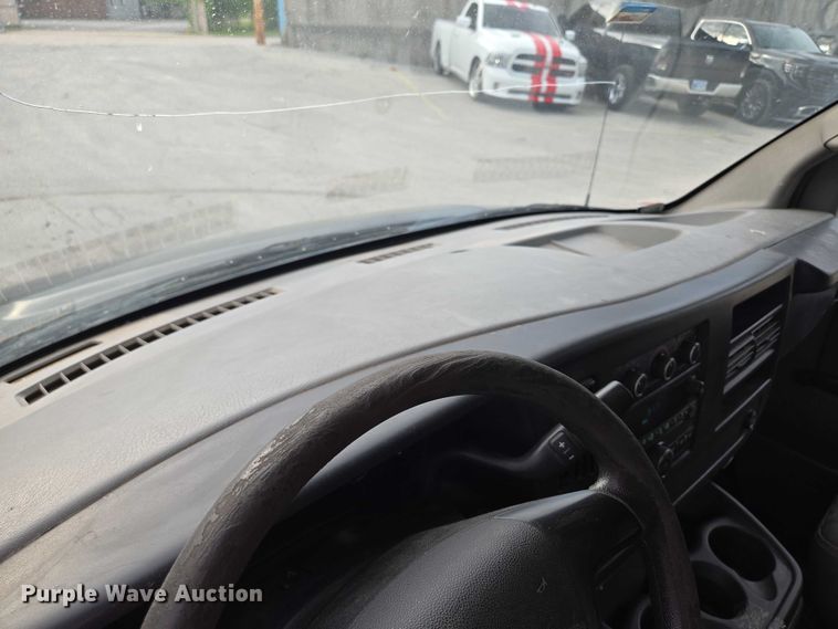 image for item EV1552 2012 GMC Magnavan box truck