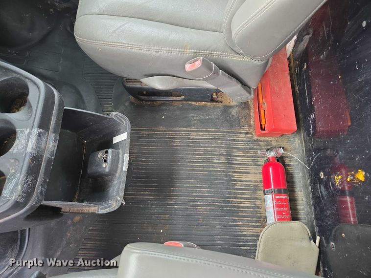 image for item EV1552 2012 GMC Magnavan box truck