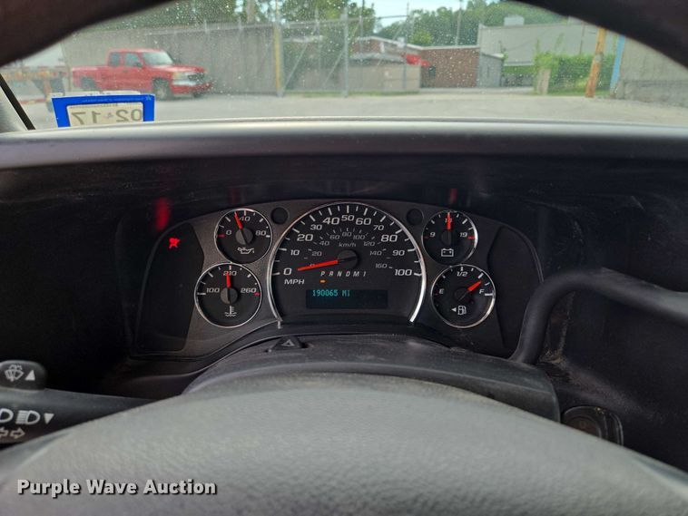 image for item EV1552 2012 GMC Magnavan box truck