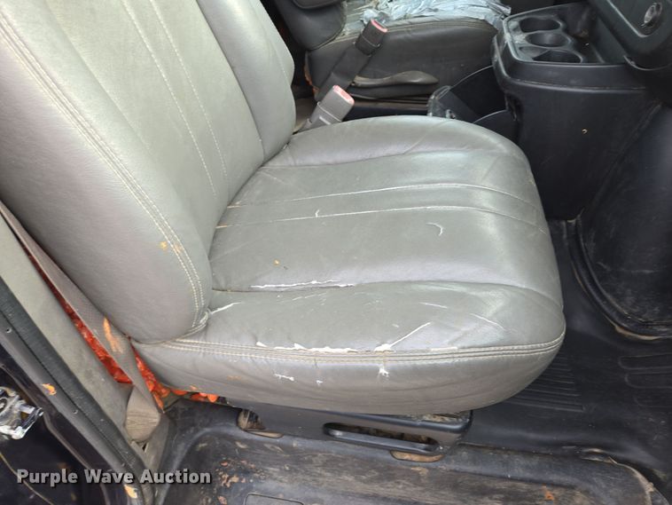 image for item EV1552 2012 GMC Magnavan box truck