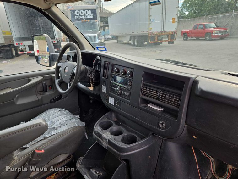 image for item EV1552 2012 GMC Magnavan box truck