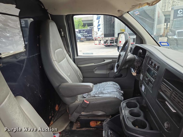 image for item EV1552 2012 GMC Magnavan box truck