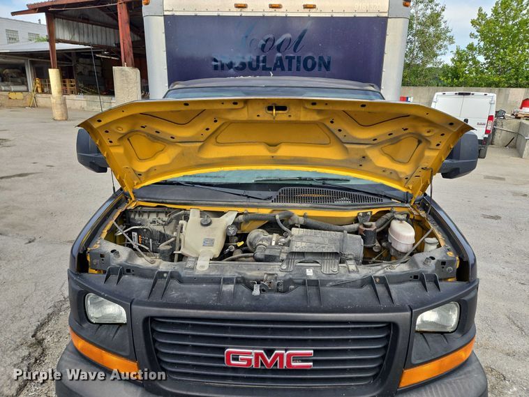 image for item EV1552 2012 GMC Magnavan box truck