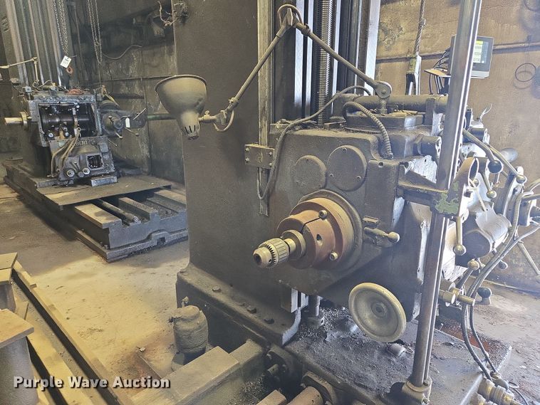 image for item EV1571 Cincinnati Gilbert milling machine