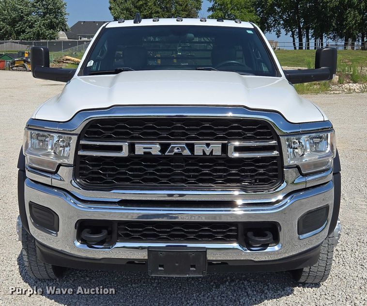 image for item EV1572 2021 Dodge Ram 5500 flatbed truck