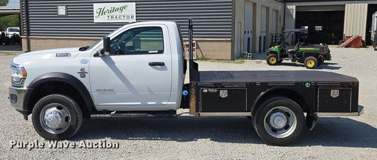 image for item EV1572 2021 Dodge Ram 5500 flatbed truck