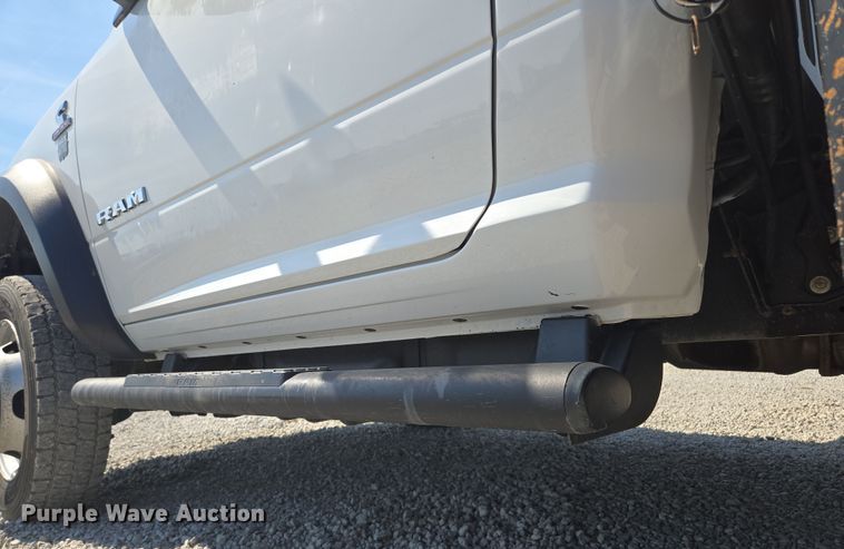 image for item EV1572 2021 Dodge Ram 5500 flatbed truck