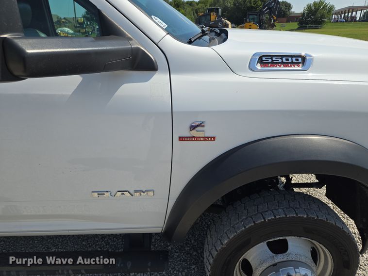 image for item EV1572 2021 Dodge Ram 5500 flatbed truck