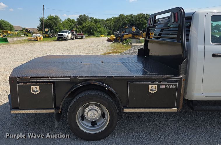 image for item EV1572 2021 Dodge Ram 5500 flatbed truck