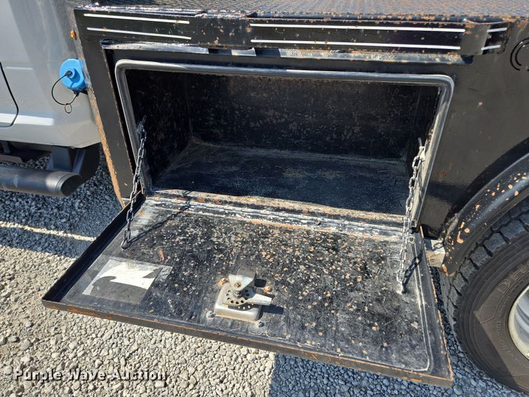 image for item EV1572 2021 Dodge Ram 5500 flatbed truck