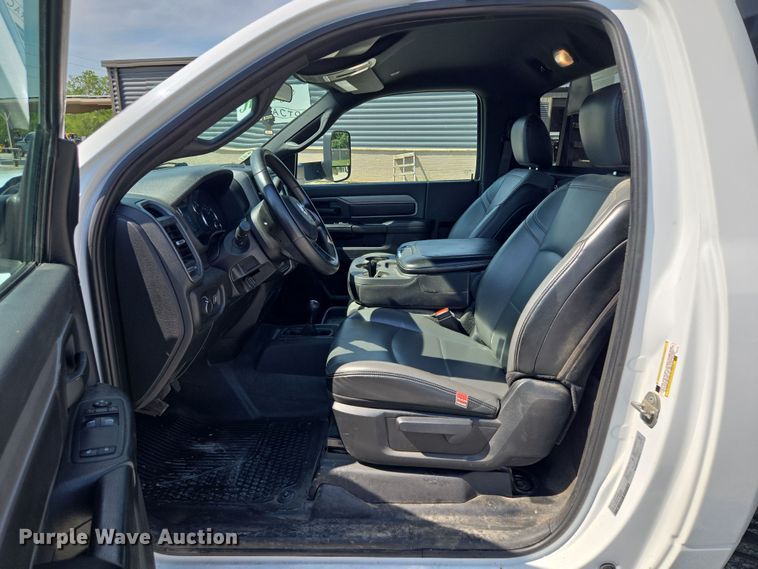 image for item EV1572 2021 Dodge Ram 5500 flatbed truck