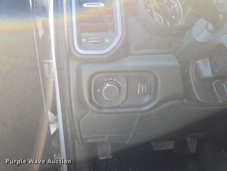 image for item EV1572 2021 Dodge Ram 5500 flatbed truck