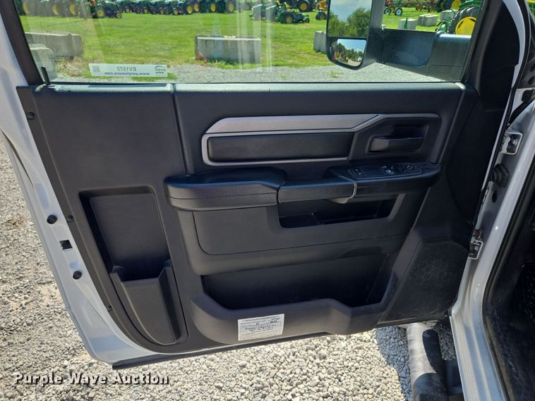 image for item EV1572 2021 Dodge Ram 5500 flatbed truck