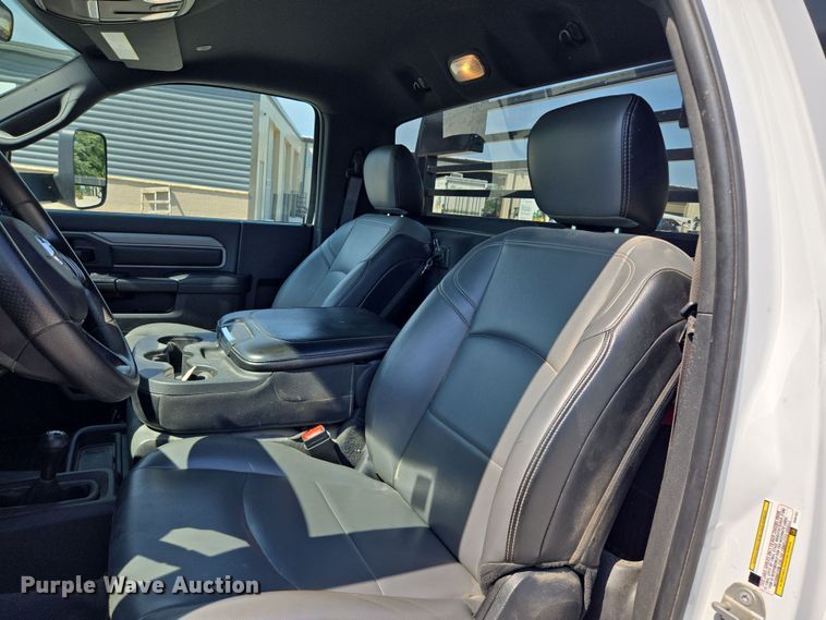 image for item EV1572 2021 Dodge Ram 5500 flatbed truck