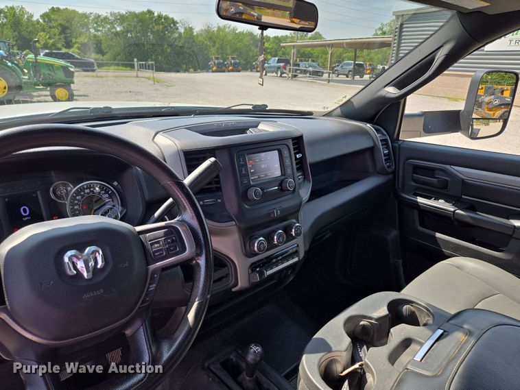 image for item EV1572 2021 Dodge Ram 5500 flatbed truck