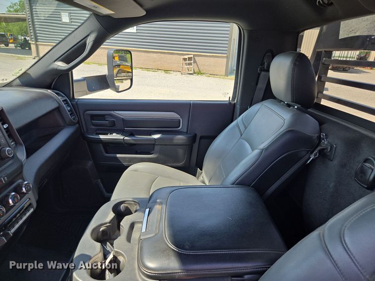 image for item EV1572 2021 Dodge Ram 5500 flatbed truck