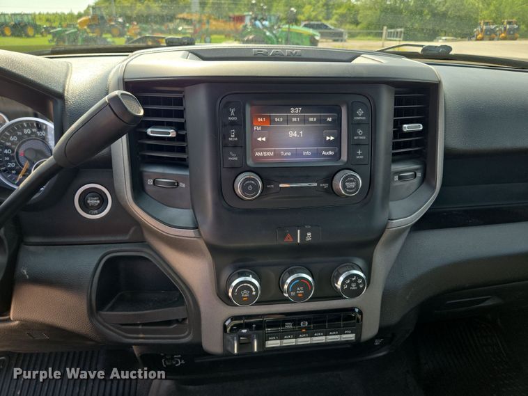 image for item EV1572 2021 Dodge Ram 5500 flatbed truck