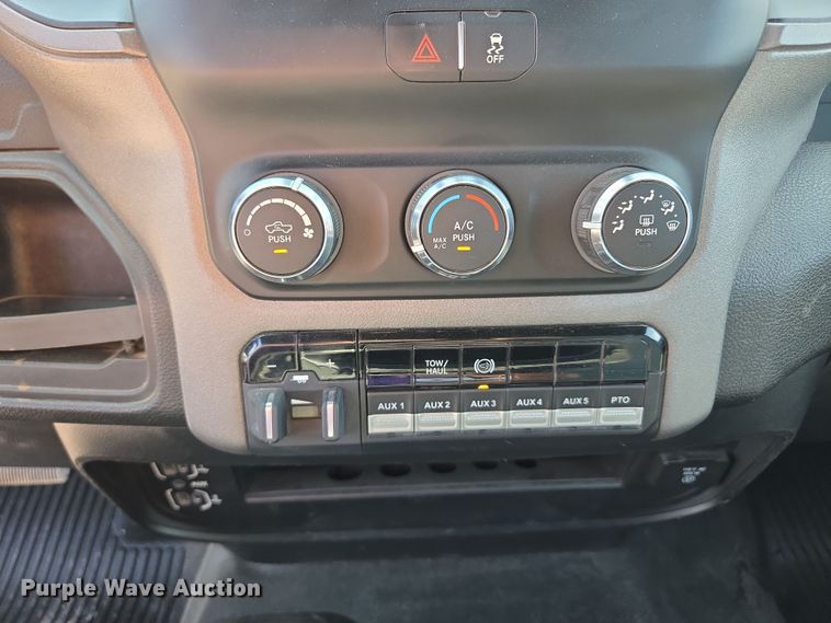 image for item EV1572 2021 Dodge Ram 5500 flatbed truck