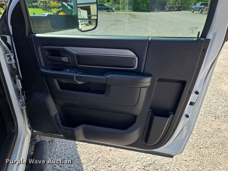 image for item EV1572 2021 Dodge Ram 5500 flatbed truck