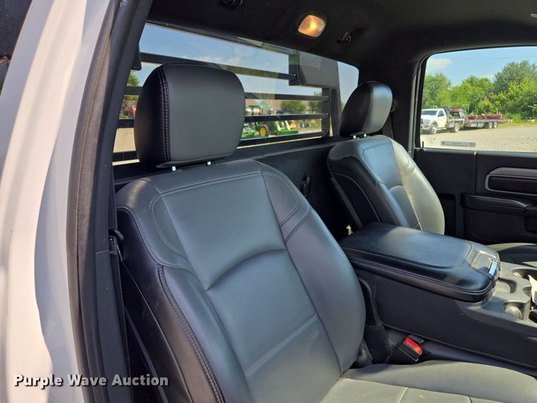 image for item EV1572 2021 Dodge Ram 5500 flatbed truck