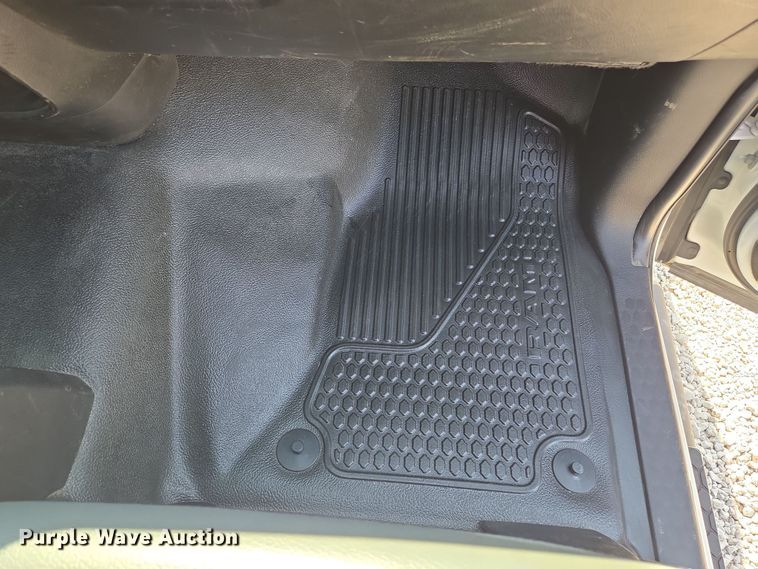 image for item EV1572 2021 Dodge Ram 5500 flatbed truck