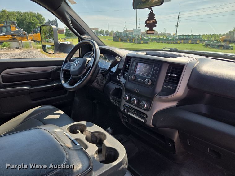 image for item EV1572 2021 Dodge Ram 5500 flatbed truck