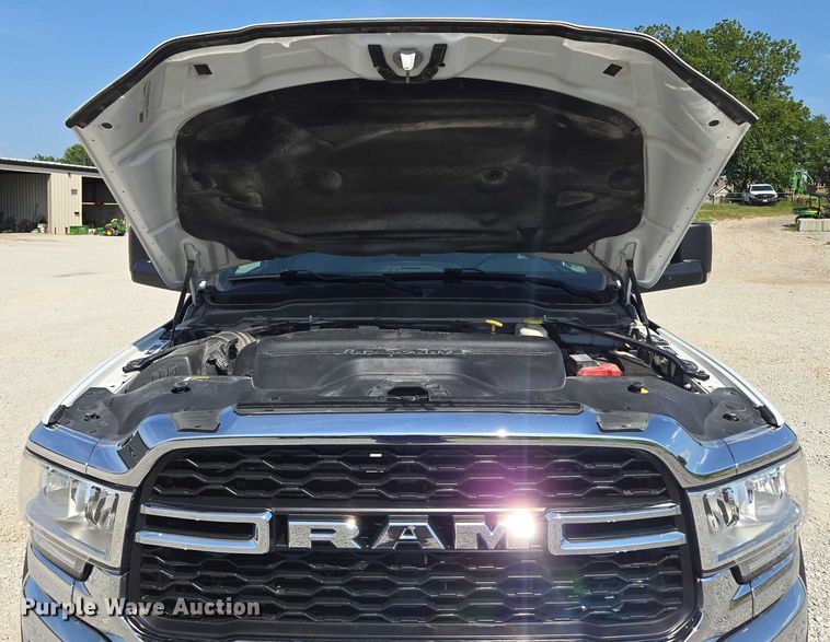 image for item EV1572 2021 Dodge Ram 5500 flatbed truck