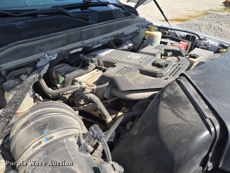 image for item EV1572 2021 Dodge Ram 5500 flatbed truck