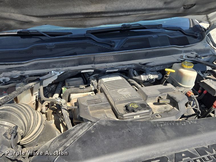 image for item EV1572 2021 Dodge Ram 5500 flatbed truck