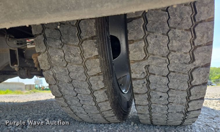 image for item EV1572 2021 Dodge Ram 5500 flatbed truck