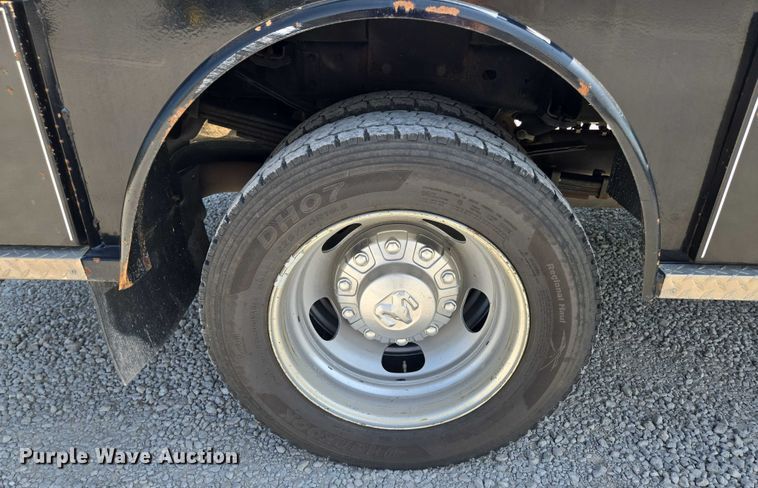 image for item EV1572 2021 Dodge Ram 5500 flatbed truck