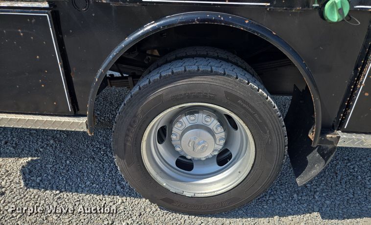 image for item EV1572 2021 Dodge Ram 5500 flatbed truck