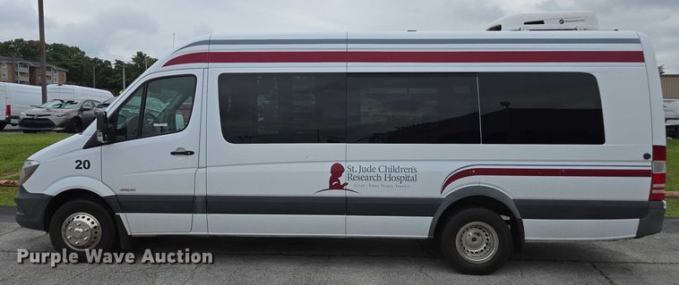 image for item FB9443 2016 Freightliner Sprinter 3500 shuttle bus