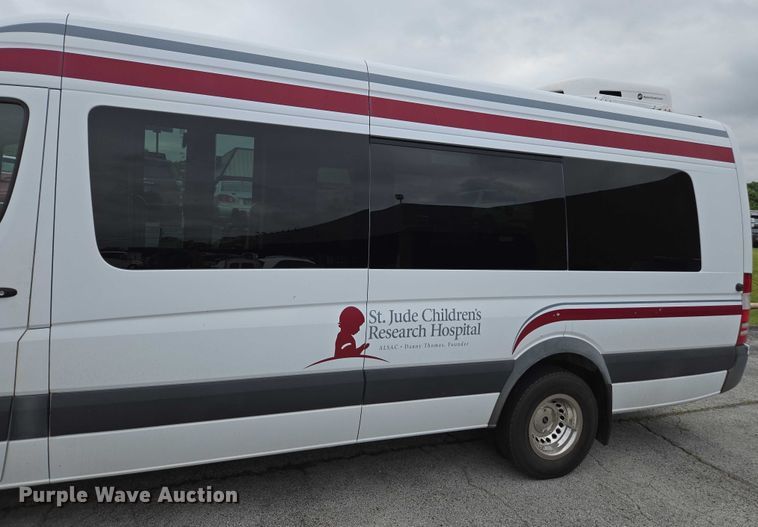 image for item FB9443 2016 Freightliner Sprinter 3500 shuttle bus