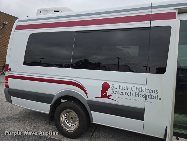 image for item FB9443 2016 Freightliner Sprinter 3500 shuttle bus