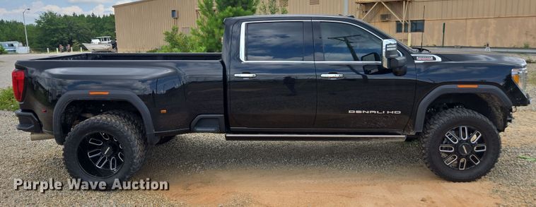 image for item YA0529 2023 GMC Sierra 3500HD Denali Crew Cab pickup truck
