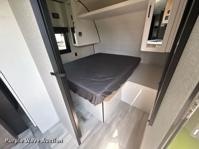 image for item YA0761 2025 StarCraft Autumn Ridge camper