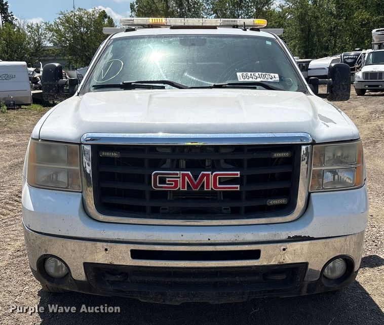 image for item YA0774 2007 GMC Sierra 3500HD tow truck