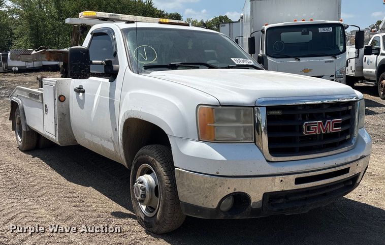 image for item YA0774 2007 GMC Sierra 3500HD tow truck