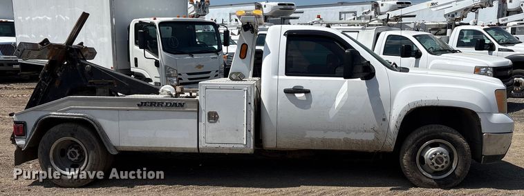 image for item YA0774 2007 GMC Sierra 3500HD tow truck