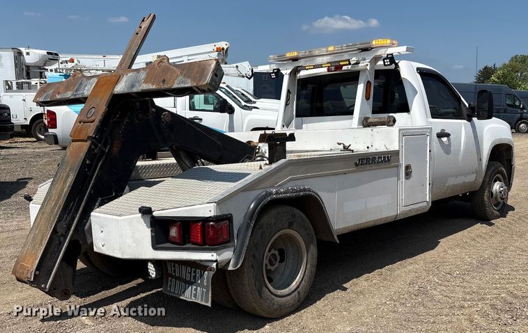 image for item YA0774 2007 GMC Sierra 3500HD tow truck