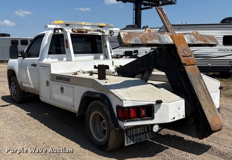 image for item YA0774 2007 GMC Sierra 3500HD tow truck