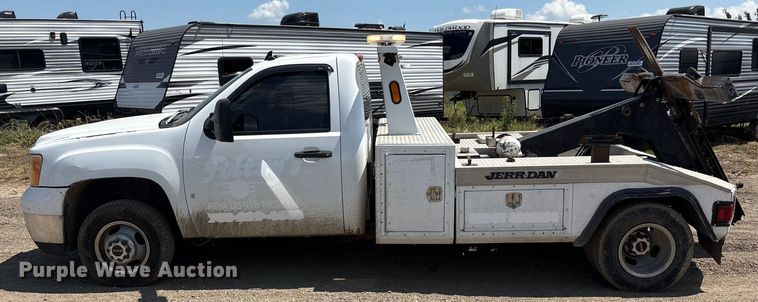 image for item YA0774 2007 GMC Sierra 3500HD tow truck