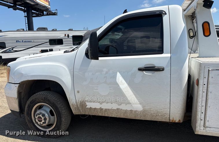 image for item YA0774 2007 GMC Sierra 3500HD tow truck